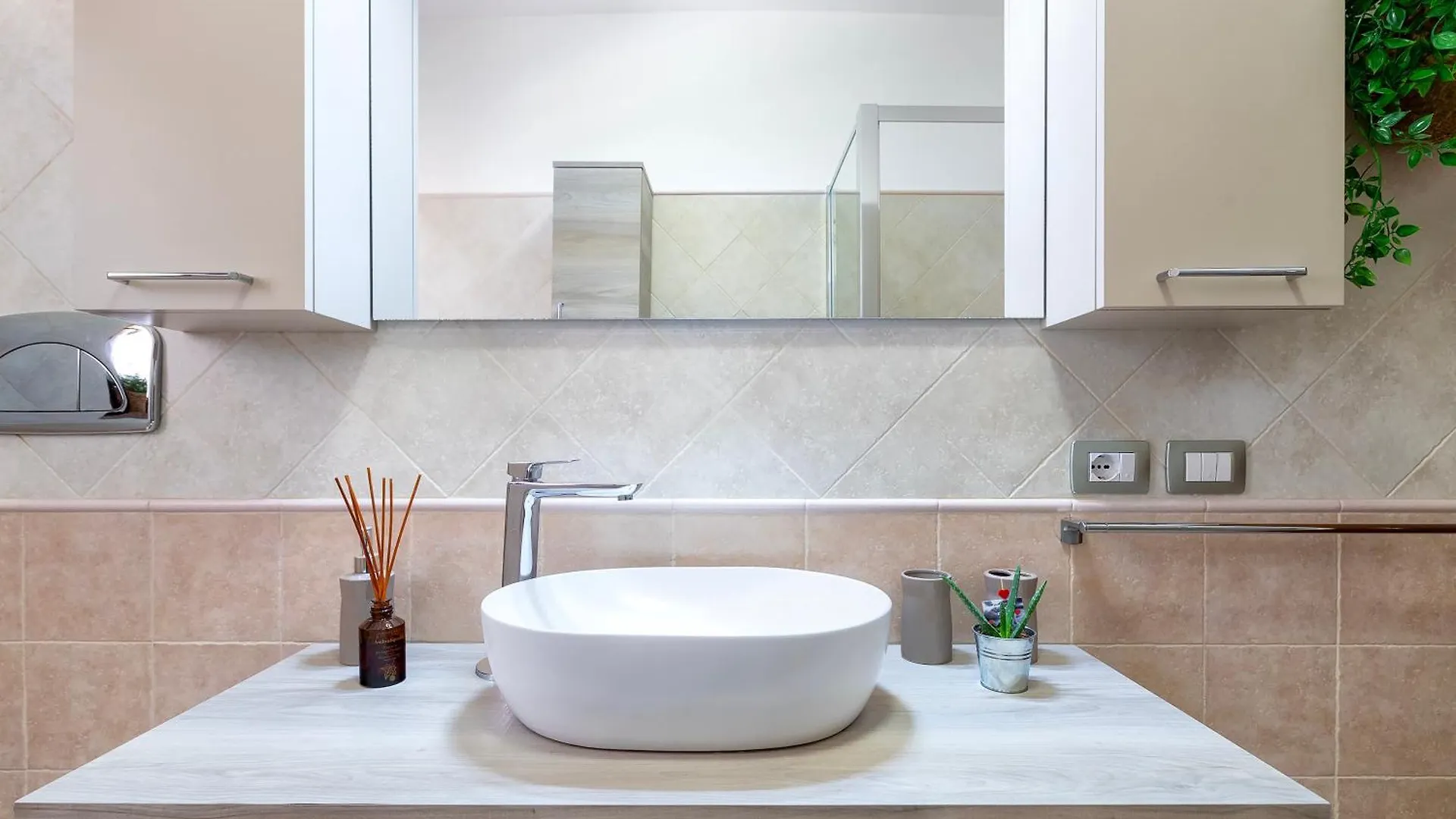 Sardinia Re - White Olive Apartman Alghero